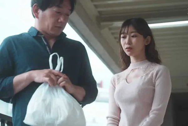 phim sex cổ châu âu Chạm mặt cô nàng nhà bên thường xuyên phát ra tiếng rên rỉ mỗi đêm